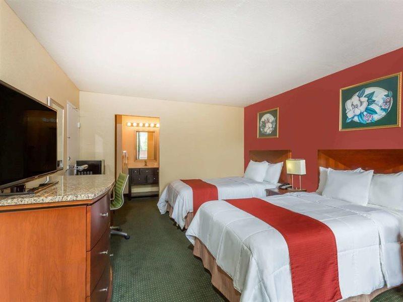 Hotel Ramada By Wyndham Roanoke Zewnętrze zdjęcie